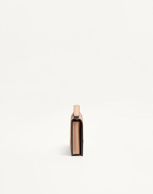Valentino Garavani - Vlogo Signature Grainy Calfskin Wallet With Chain - Rose Sand - Woman - Clutches
